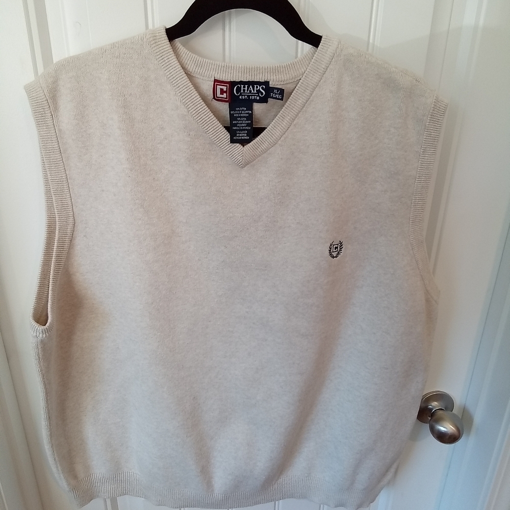 2-$10... Chaps Men's Size XL Cream V-neck Sleeveless Sweater Vest